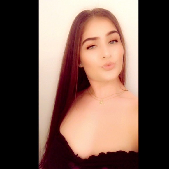 Meet your Posher, Chanel - Picture 1 of 1